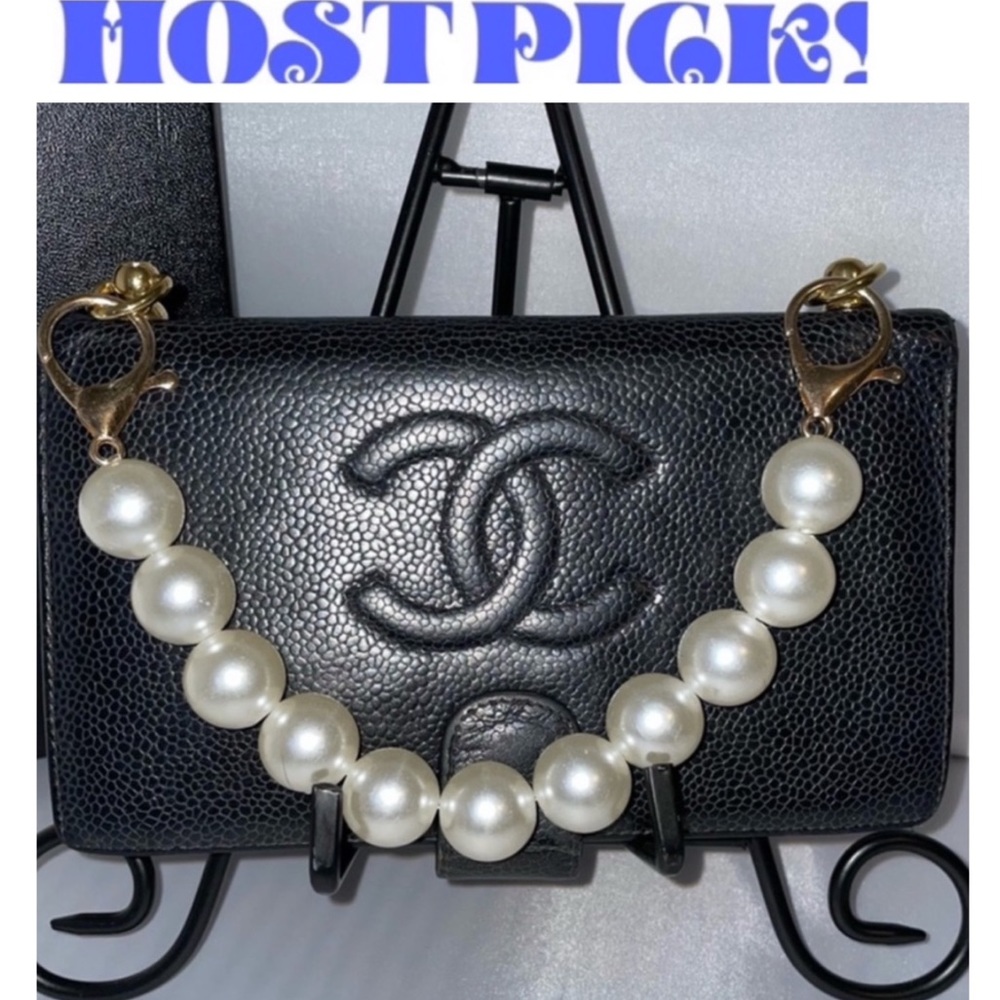 🔴🔴SOLD🔴🔴CHANEL Vintage Wallet on Chain Crossbody Guaranteed Authentic! - Picture 1 of 16